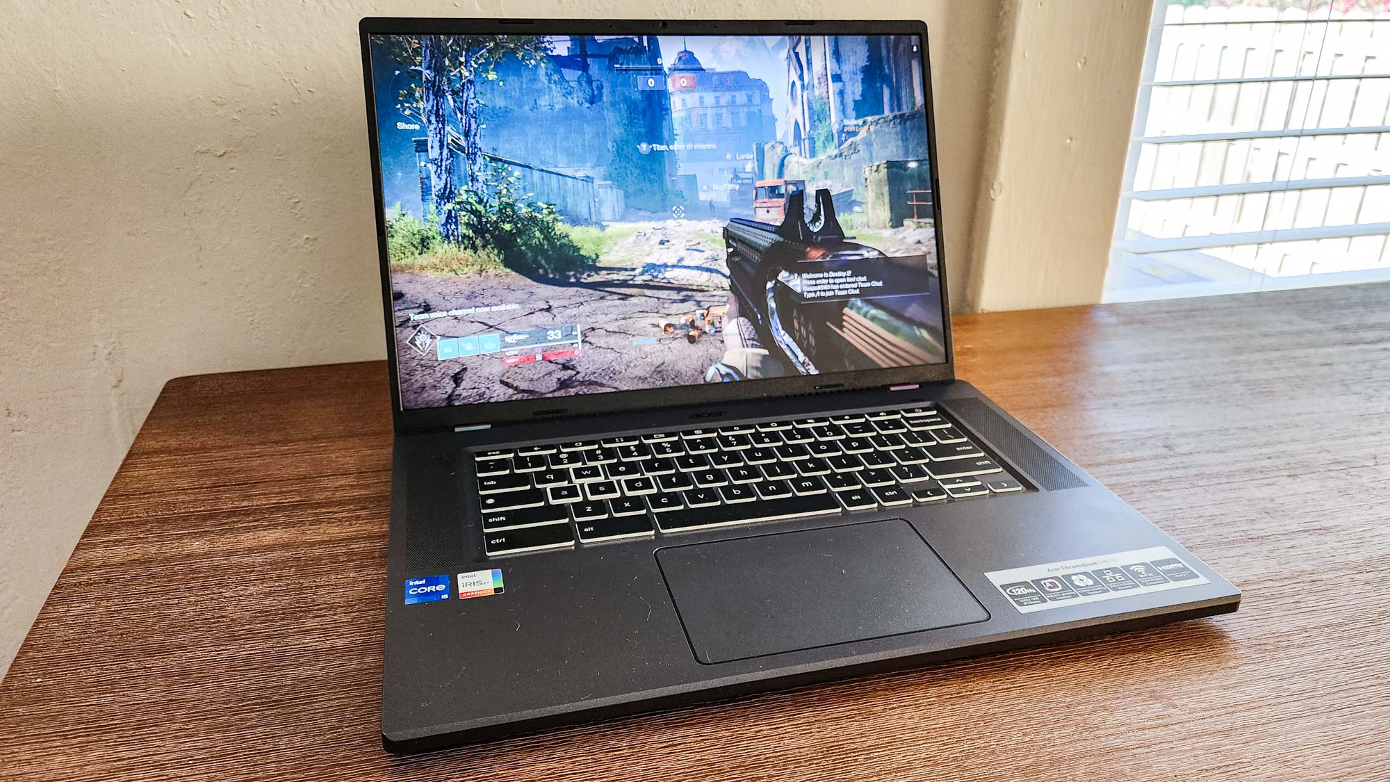 Acer Chromebook 516 GE en el escritorio