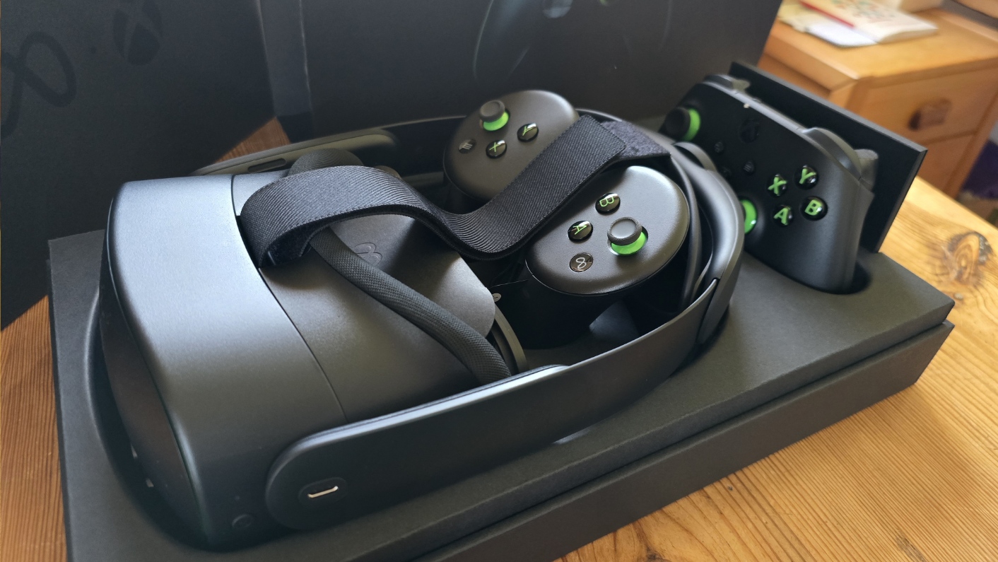Meta Quest 3S (Xbox Edition) photographs