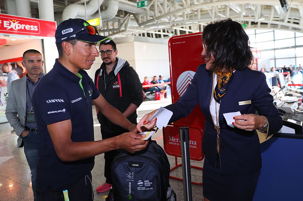 Nairo Quintana boarding the flight to Sicily