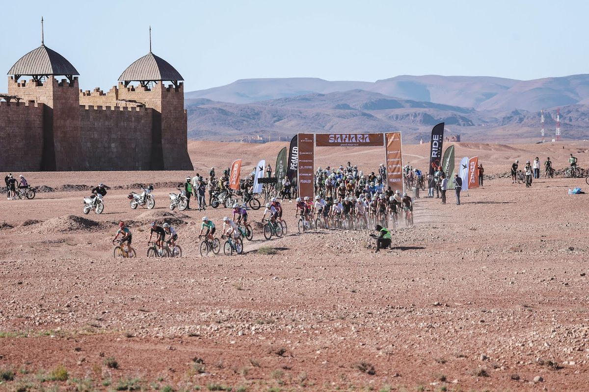 Setting off from the start line of Sahara Gravel 2025