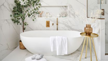 Luxurious Black and White Modern Bathroom