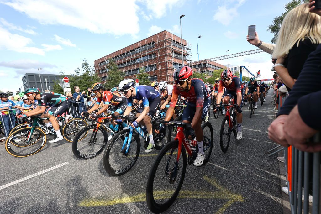 Riders are off for stage 4 from Hannover to Bremen