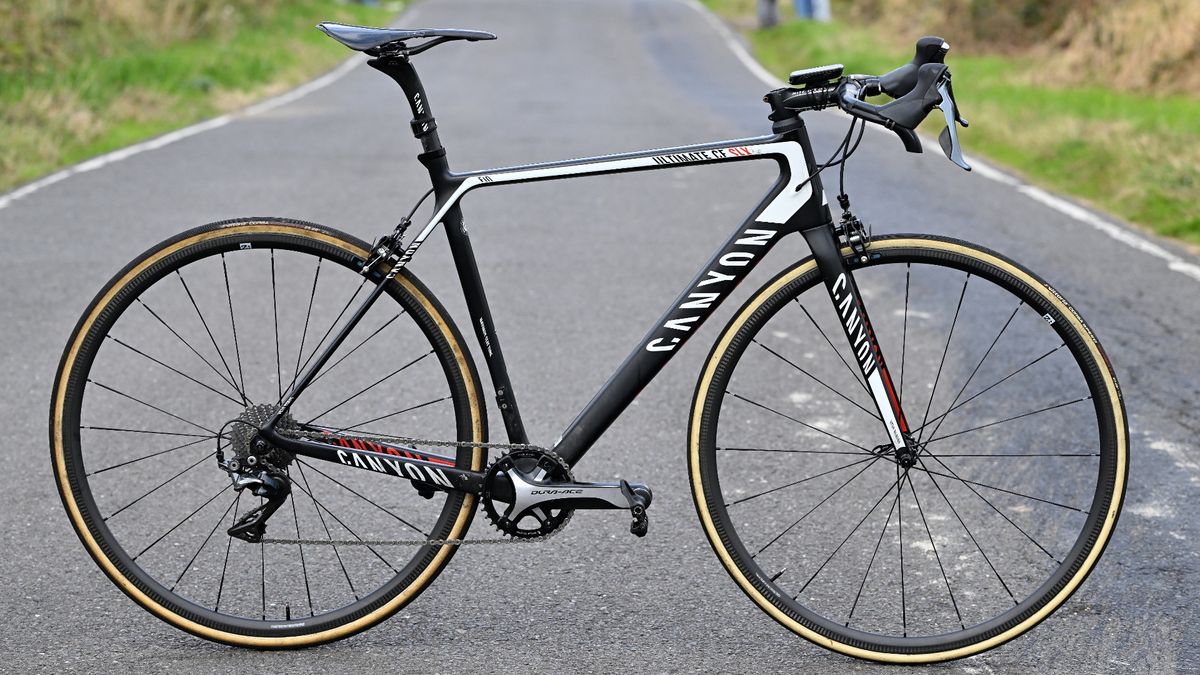 Canyon Ultimate CF SLX 2013 サイズ M 2013 Canyon Ultimate CF SLX restomod climbs like a rocket