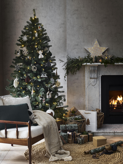 16 Farmhouse Christmas Tree Decor Ideas To Recreate For The Holidays 