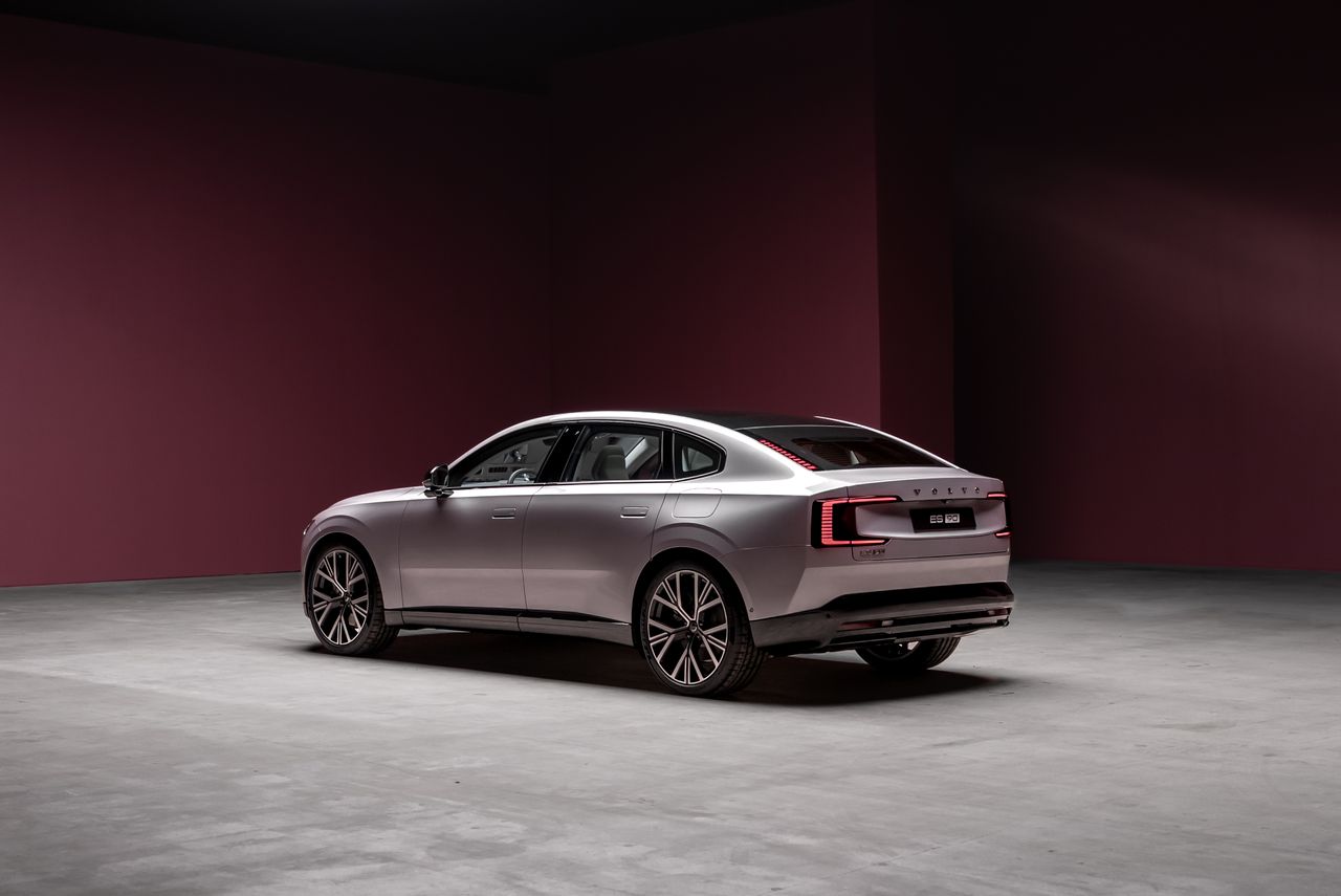 The Volvo ES90