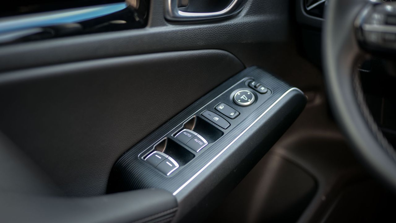 2025 Honda Civic Sport Touring Hybrid test drive review.