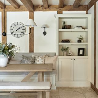 dining room with bench seatiing