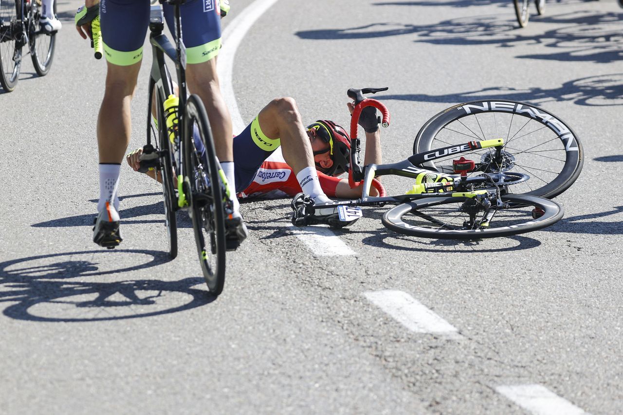 Vuelta Espana 2021 - 76th Edition - 4th stage El Burgo de Osma - Molina de Aragon 163,9 km - 17/08/2021 - Crash - Rein Taaramae (EST - Intermarche' - Wanty - Gobert Materiaux) - photo Luis Angel Gomez/BettiniPhoto&Acirc;&copy;2021