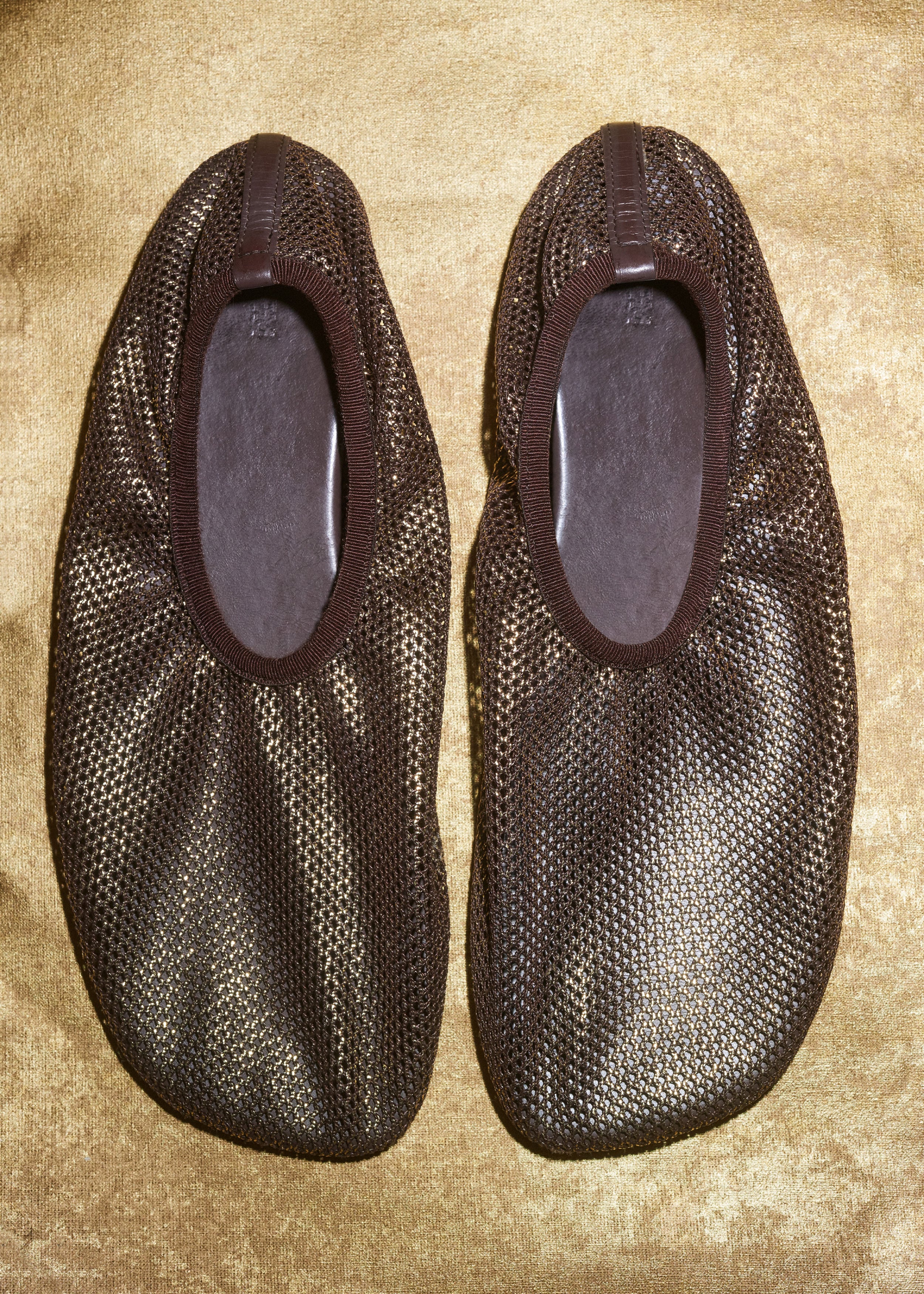 Asymmetric Mesh Slipper