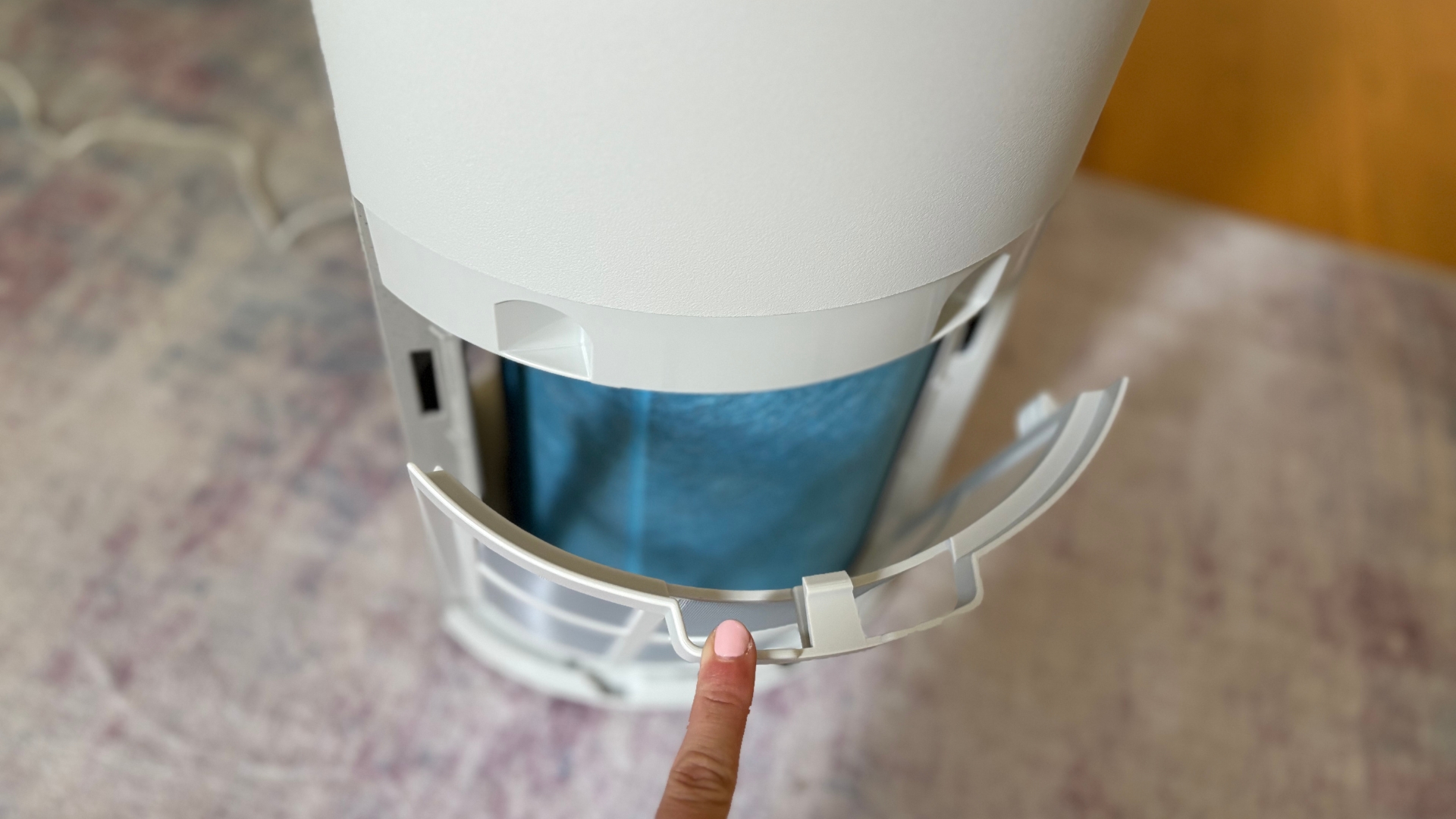Testing the Shark BreatheClear with NeverChange6 Air Purifier by pulling the defence guard