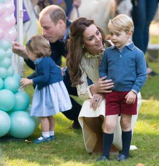 Kate and Will playing with kids 2016