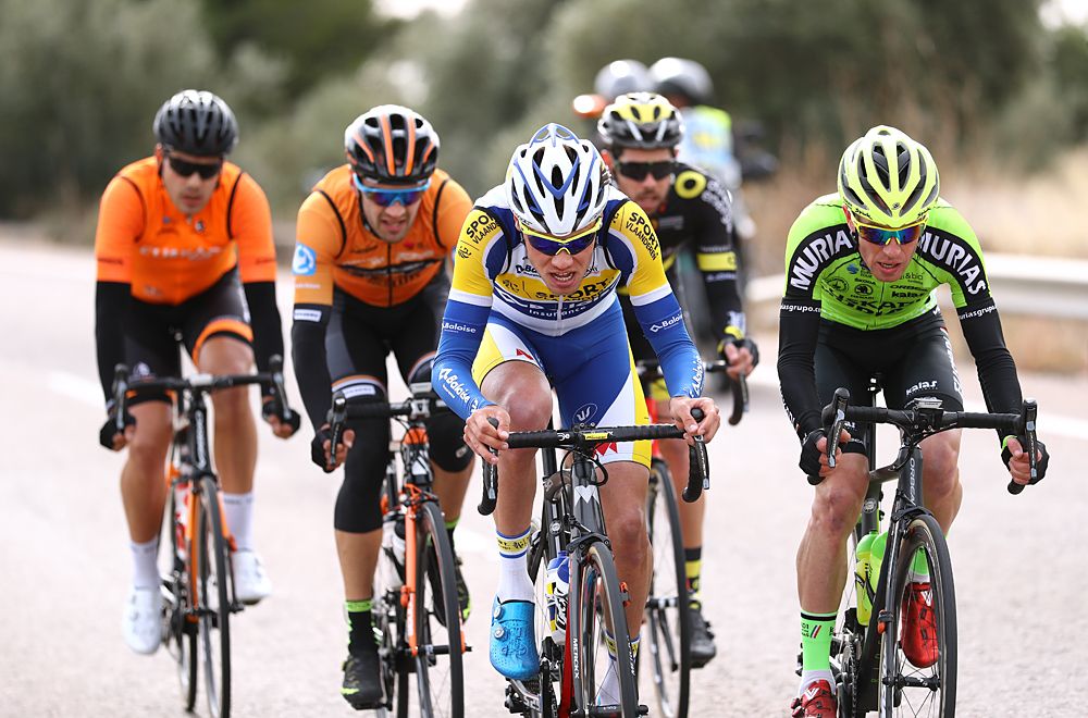 Early breakaway at stage 2 of Valencia
