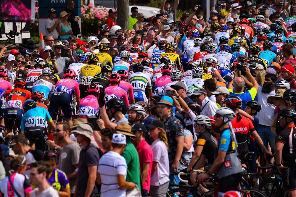 The peloton gets underway for stage 1 at the Tour Down Under