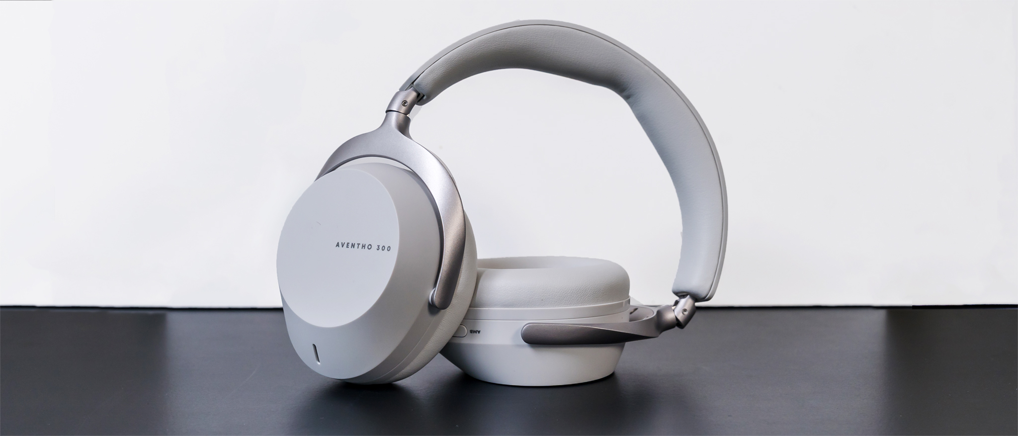 Beyerdynamic Aventho 300 in Nordic grey resting up right earcup.
