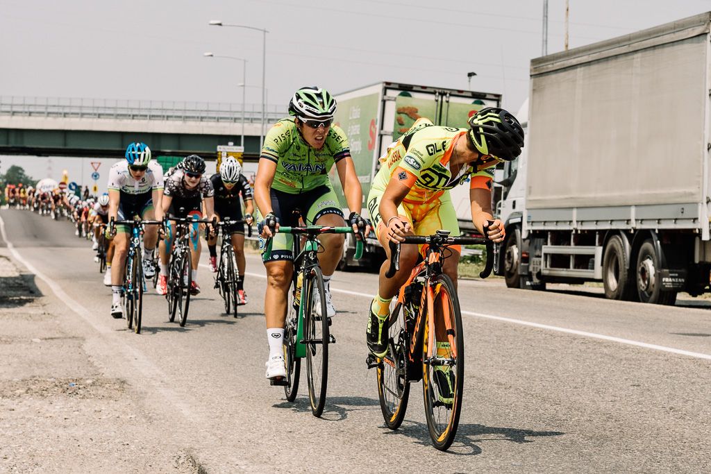 Marta Tagliaferro (Al&eacute; Cipollini) checks over her shoulder