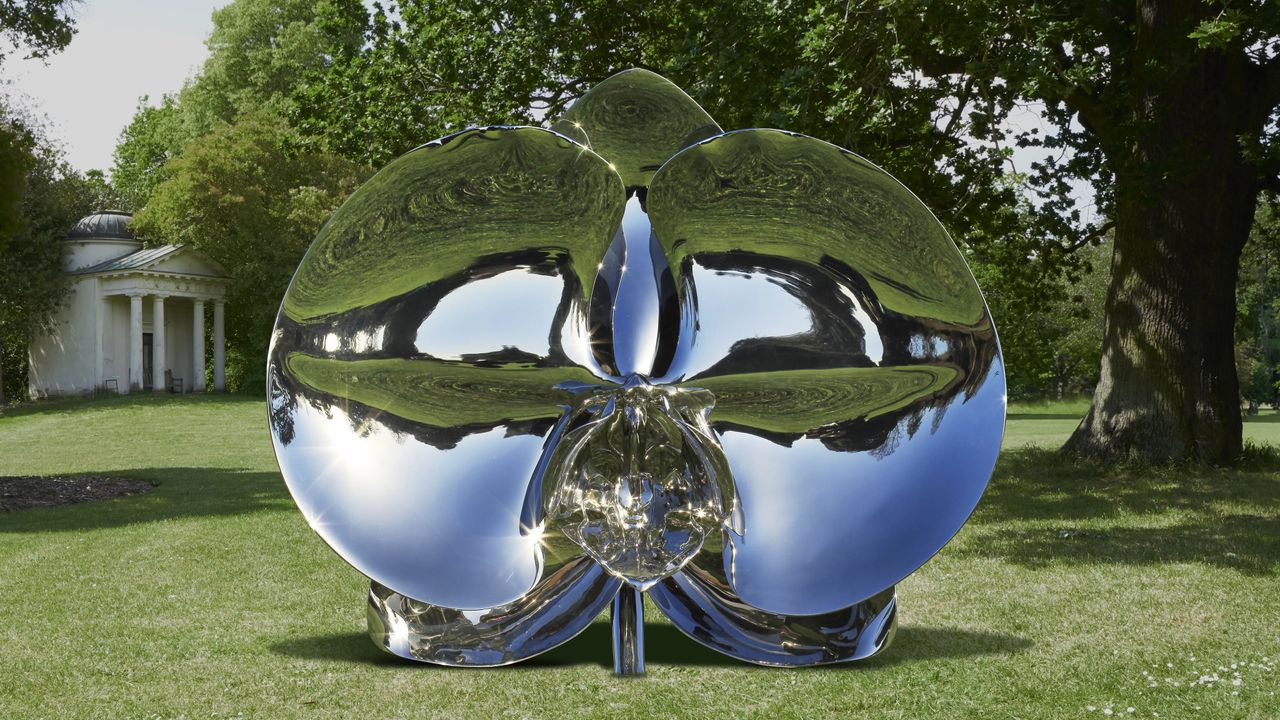 A shiny stainless steel sculpture from Light Into Life, called (Photosynthetic Form), 2024, polished stainless steel, by Marc Quinn