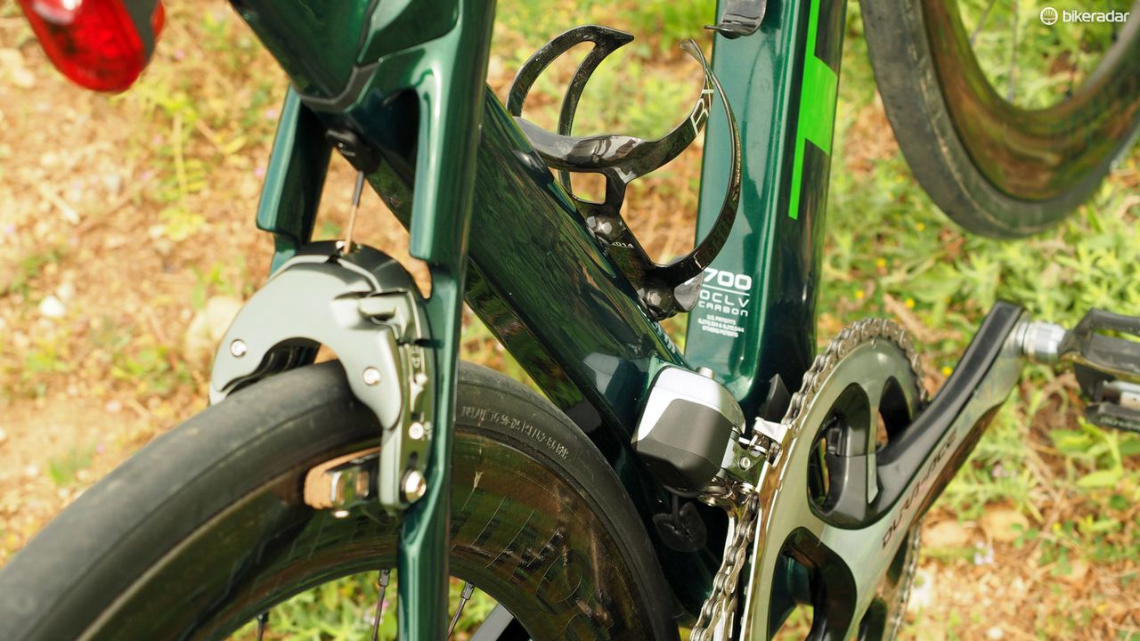 The seat tube features a deep profile throughout its length, but it's actually concealing a secondary seat tube inside (James Huang / Immediate Media)