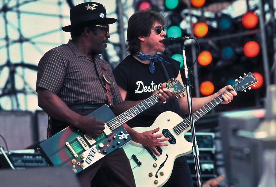 Bo Diddley and George Thorogood perform onstage during the Live Aid benefit concert at Veteren's Stadium, Philadelphia, Pennsylvania, July 13, 1985