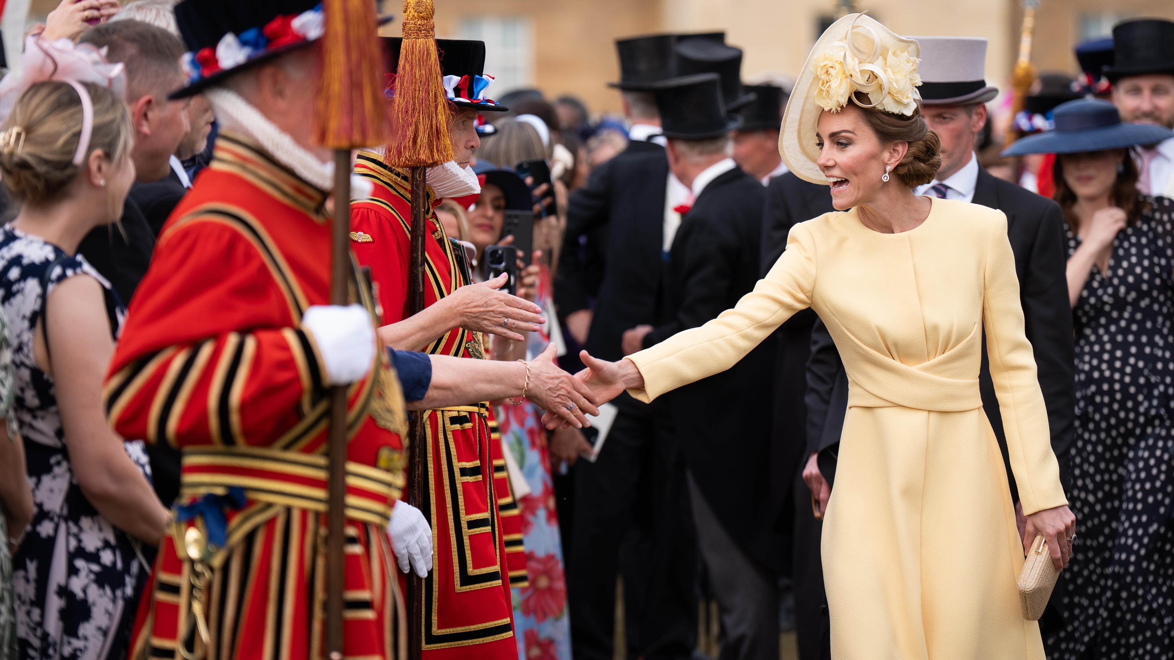 Catherine, princezna z Walesu, pozdraví hosty během Royal Garden Party v Buckingham Palace 20. května 2025