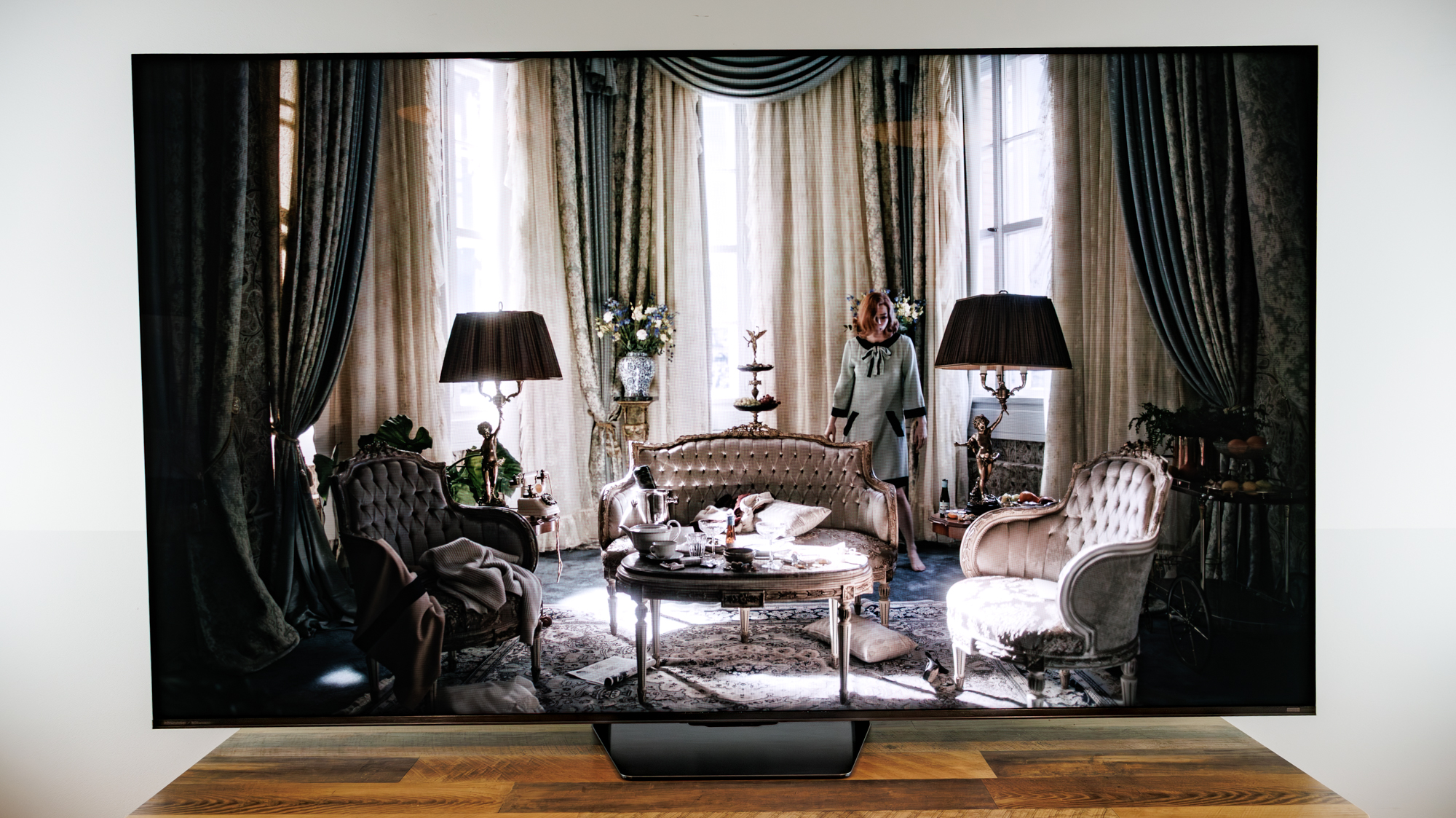 A Hisense 75UR8SG RGB MiniLED TV on a desk
