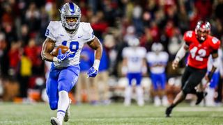 Running back Tavares Thomas #18 of the Middle Tennessee Blue Raiders carries the ball against Western Kentucky at L.T. Smith Stadium on November 17, 2017 in Bowling Green, Kentucky.