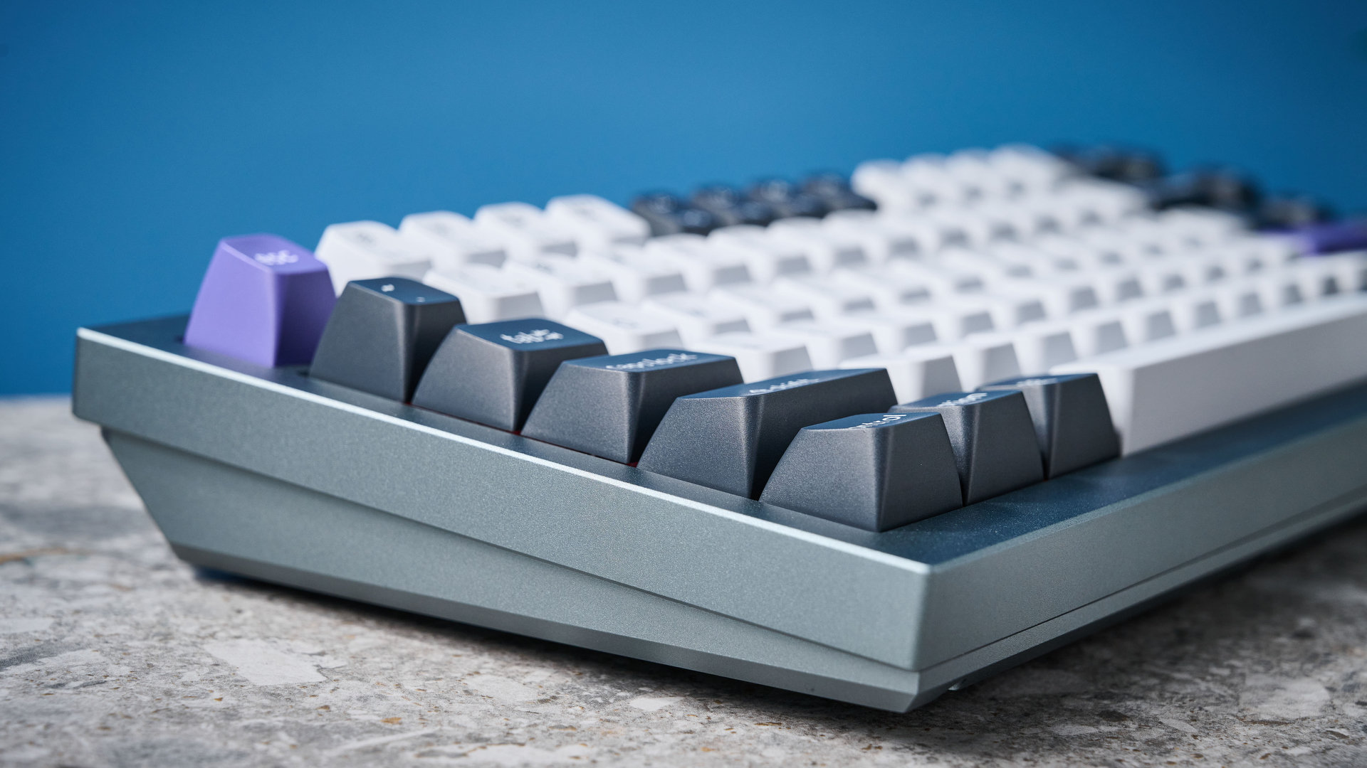 A photo of the Keychron Q1 Pro in gray aluminum with white, black and purple keycaps.