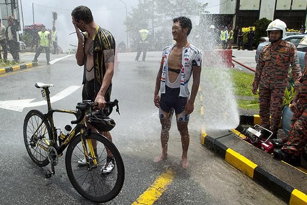 David McCann (RTS Racing) and Qi Pengfei (Max Success Sports) cool down after the climb up the Genting Highlands.