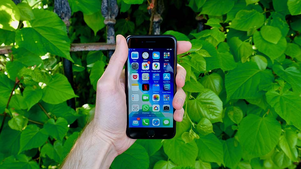 iPhone SE review: 5 things to know about Apple’s bargain phone