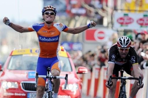 Luis Leon Sanchez (Rabobank) outpaced Jens Voigt (Radioshack-Nissan) for the win in Paris-Nice