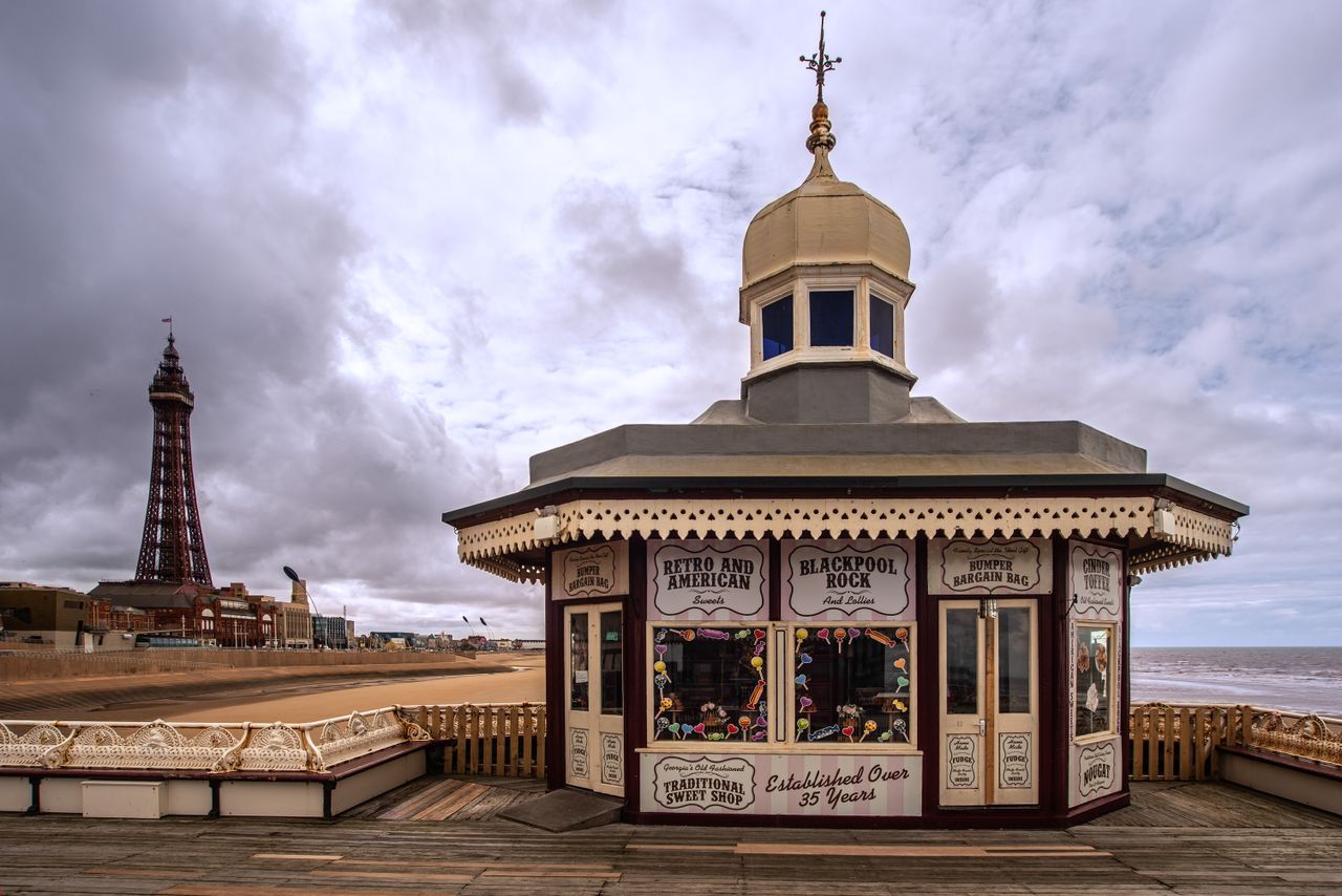 Highlight interesting Victorian elements of the pier and include notable elements into the background where possible