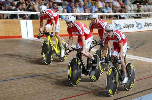 South Australia's pursuit team gets underway