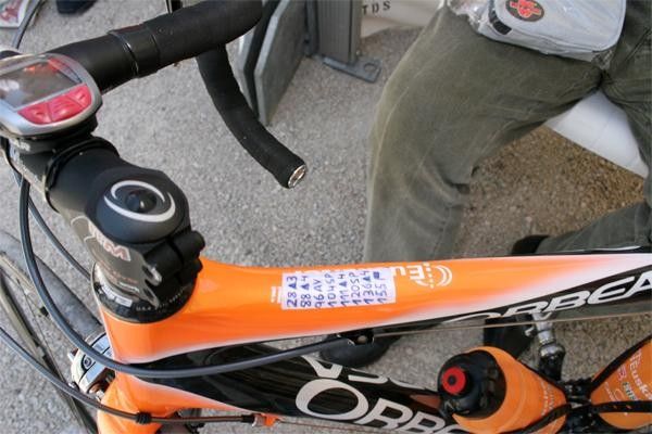 One of the rider's bikes has noted the precise info about the day's climbs and bonus sprints