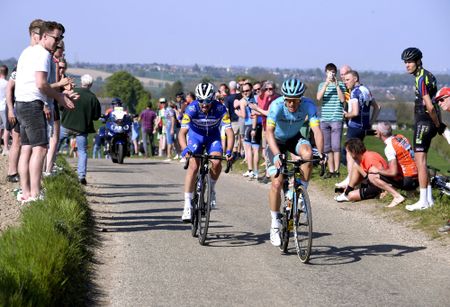 Jakob Fuglsang and Julian Alaphilippe made their move on the Eyserbosweg