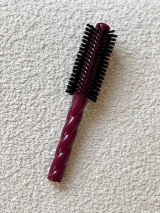 N.05 the Round Hair Brush Volume & Style Cherry Red