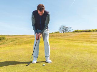 John Jacobs demonstrating the appropriate backswing length with the putter