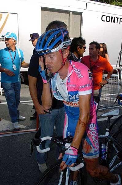 Damiano Cunego (Lampre-Fondital) got bloody