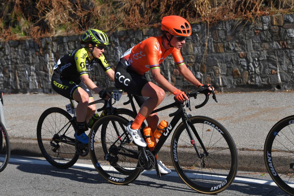Marianne Vos rides alongside Amanda Spratt