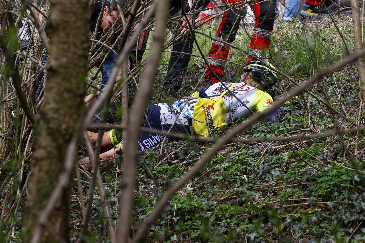 Milano - Torino 2022 - 103th Edition - Magenta - Rivoli 199 km - 16/03/2022 - Georg Zimmermann (GER - Intermarch&Atilde;&copy; - Wanty - Gobert Mat&Atilde;&copy;riaux) - Crash - Injury - photo Luca Bettini/SprintCyclingAgency&Acirc;&copy;2022