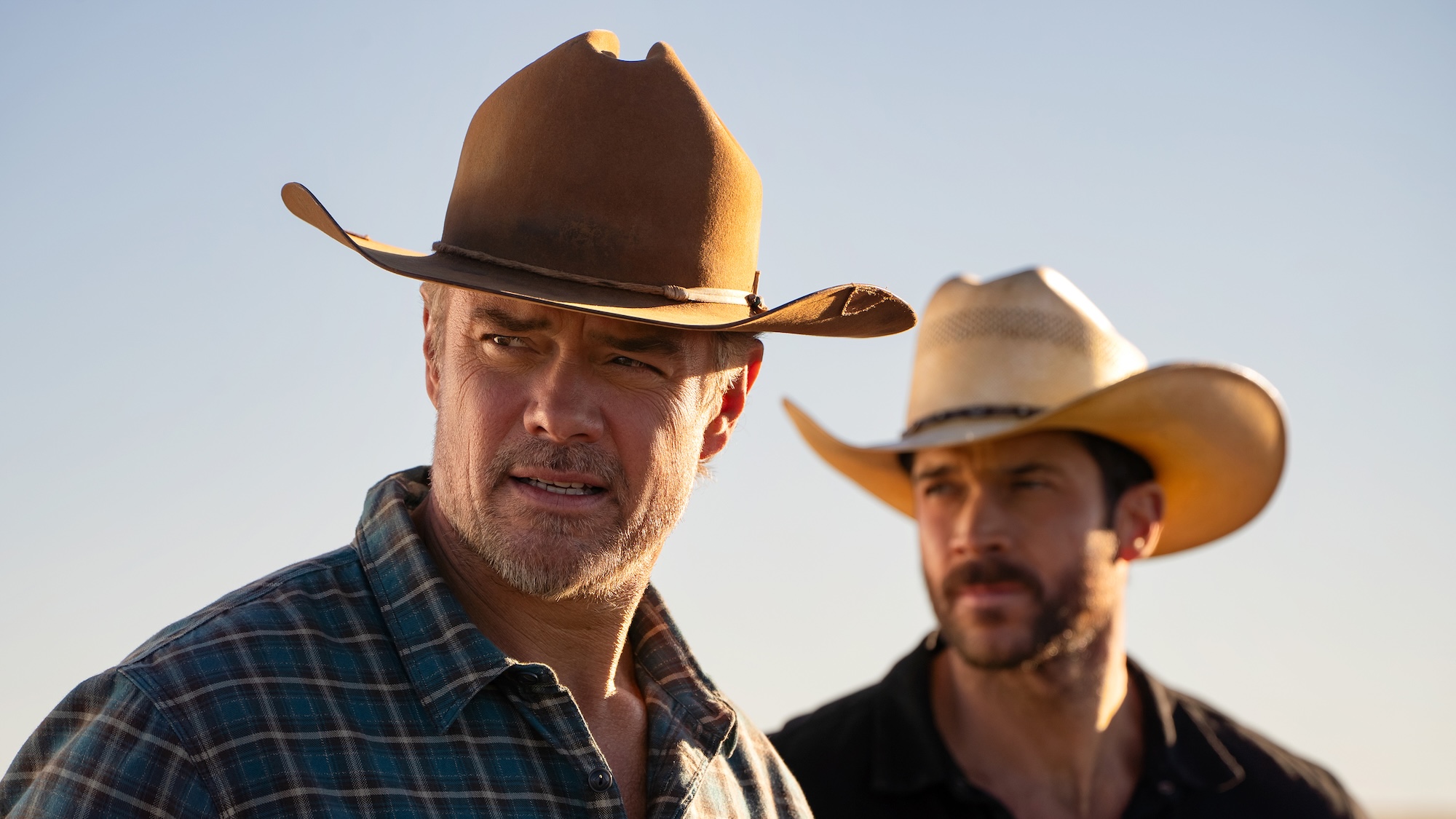 RANSOM CANYON SEASON 2. (L to R) Josh Duhamel as Staten and Jack Schumacher as Yancy in Episode 202 Cr. Jeff Neumann/Netflix &copy; 2025