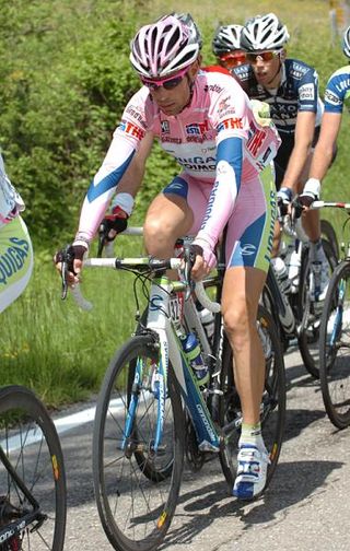 Vincenzo Nibali (Liquigas-Doimo), clad in pink, hangs out in the peloton.