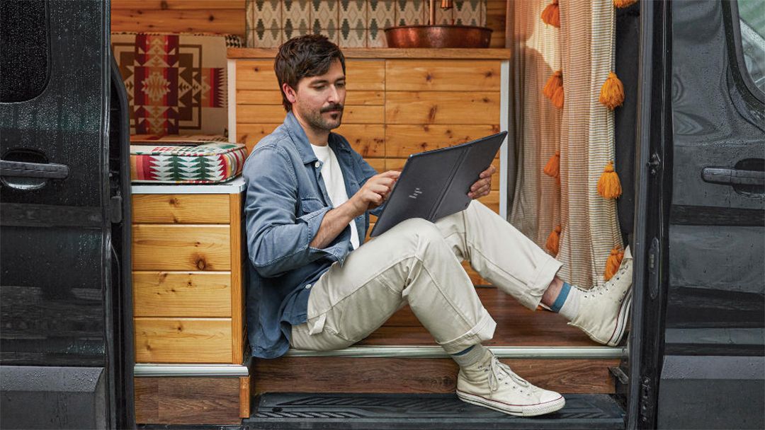 HP Spectre Fold lifestyle image