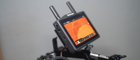 Hollyland Pyro 5 wireless field monitor