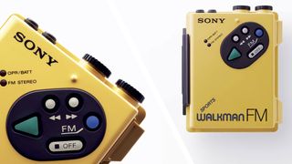 Sony Walkman WM-F5 sobre un fondo blanco.
