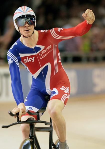 Ed Clancy (Great Britain) celebrates as he wins the gold medal for the men's omnium.
