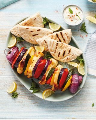 vegetable kebabs with halloumi