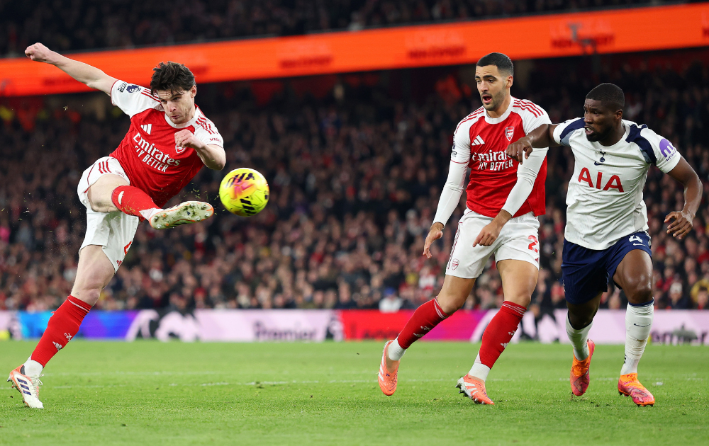 Declan Rice of Arsenal shoots during the Premier League match between Arsenal and Tottenham Hotspur at Emirates Stadium on November 23, 2025 in London, England. 