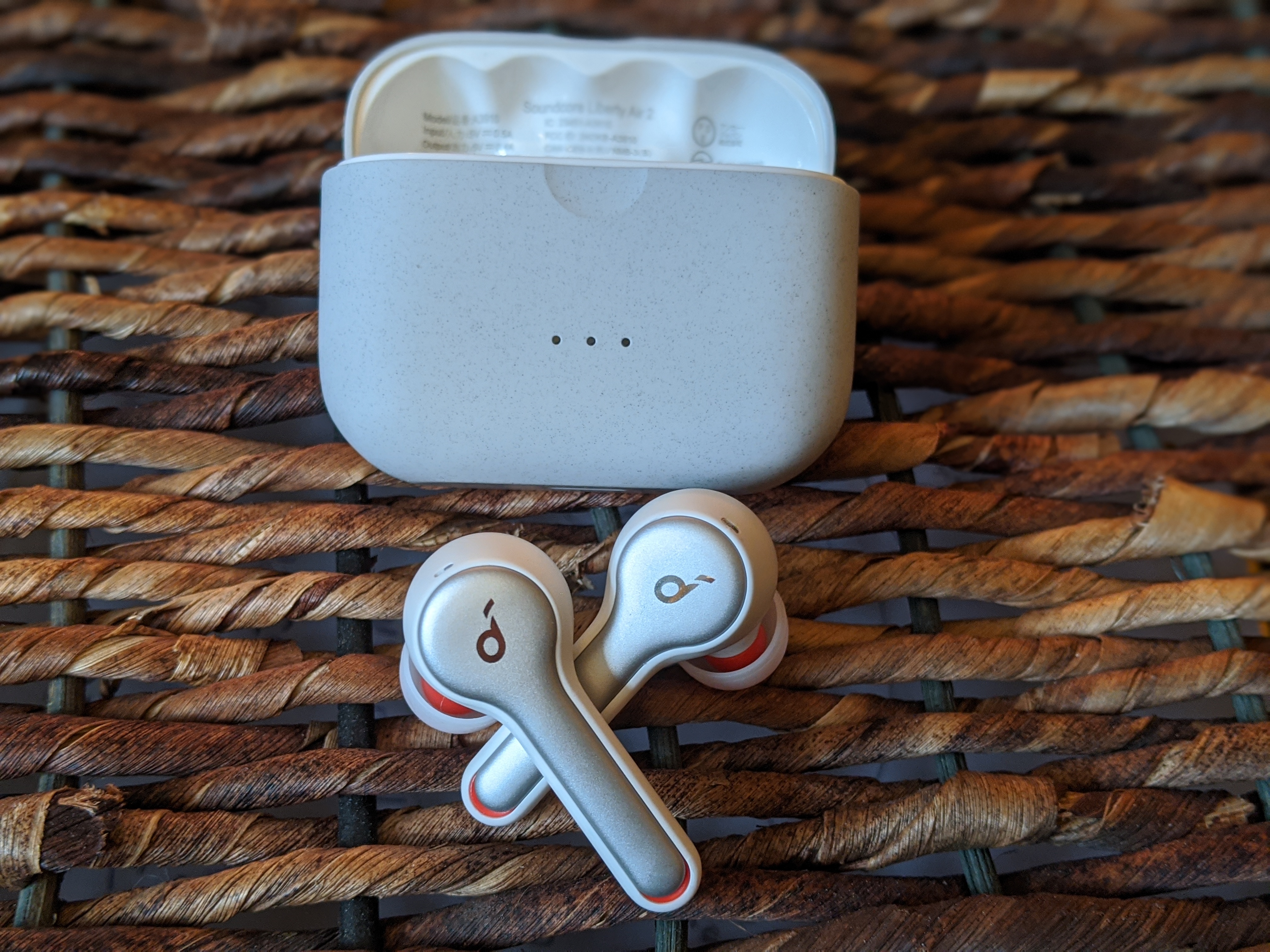 Soundcore наушники. Anker SOUNDCORE Liberty Air 2 White. Наушники SOUNDCORE Liberty Air. Наушники Anker Liberty Air 2. Беспроводные наушники SOUNDCORE Liberty Air 2.