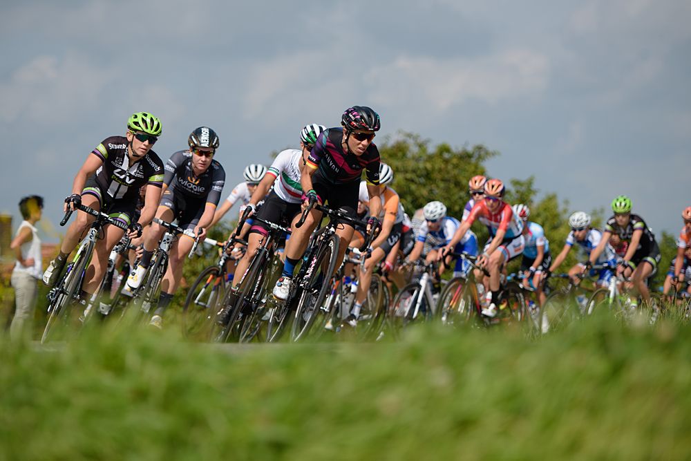 Trixi Worrack (CANYON//SRAM Racing) leads the peloton onto the dike at the 116 km Stage 5 of the Boels Ladies Tour 2016