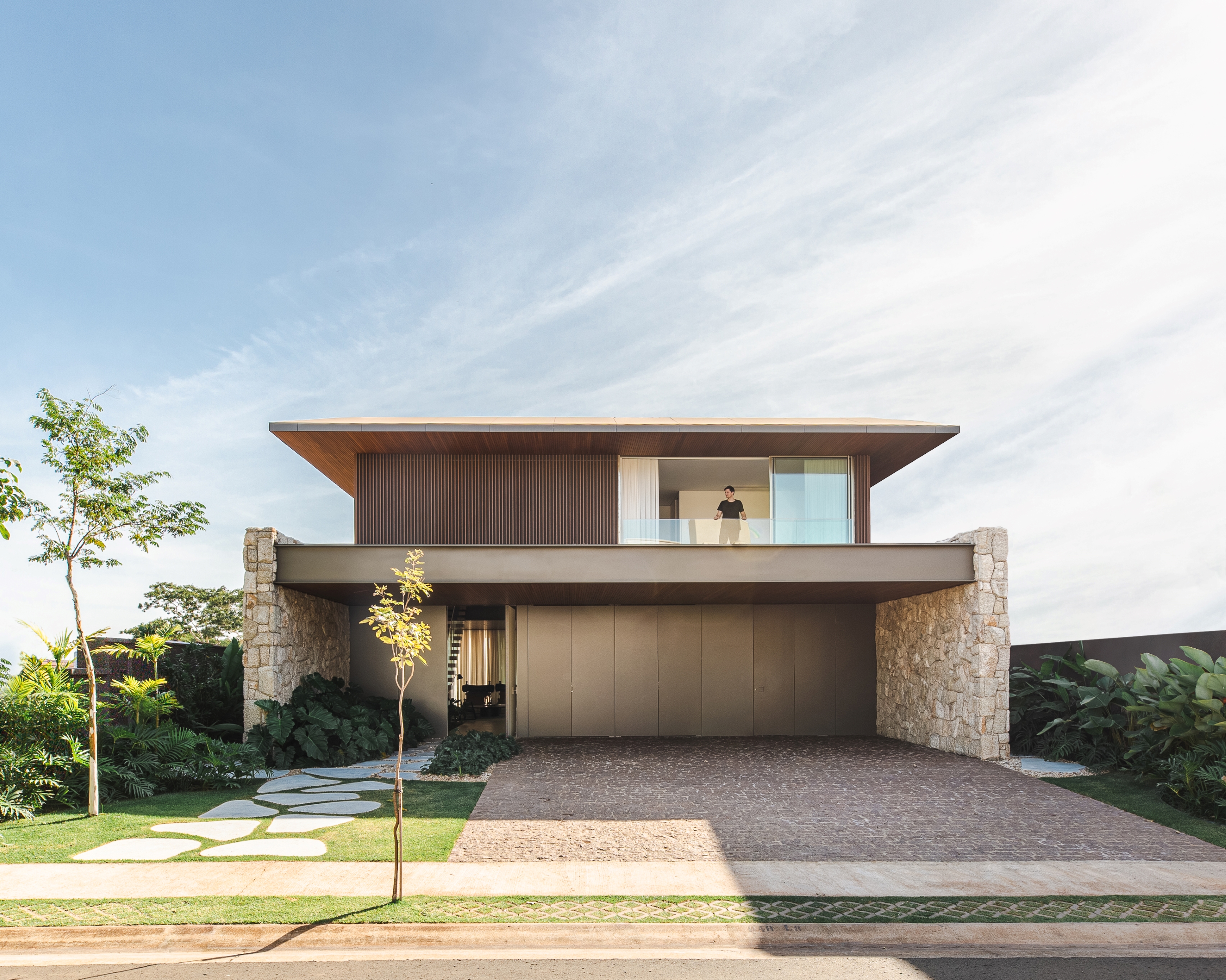 Street facade. JF Residence, Brazilian design by KG Studio