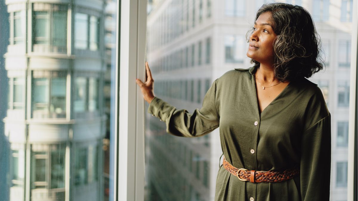 Four Signs That It's Time to Let Your Financial Adviser Go - Vimarsana News